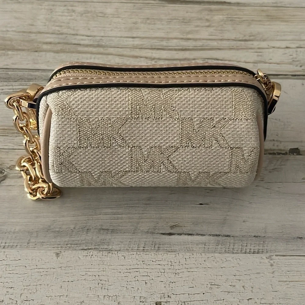 NWOT Michael Kors Zooey Micro Barrel Pouch.